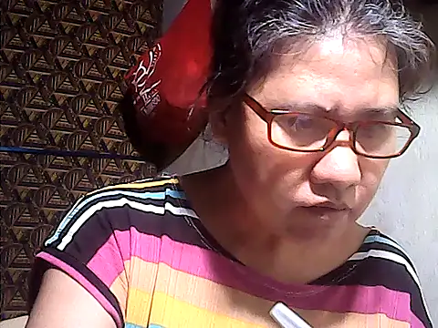 Snapshot of sweetsosie18 chatting on May 17, 4:54 am sweetsosie18 online show from May 17, 4:54 am