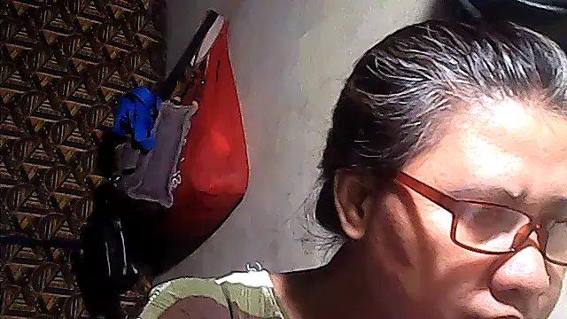 Snapshot of sweetsosie18 chatting on May 28, 12:24 pm sweetsosie18 online show from May 28, 12:24 pm