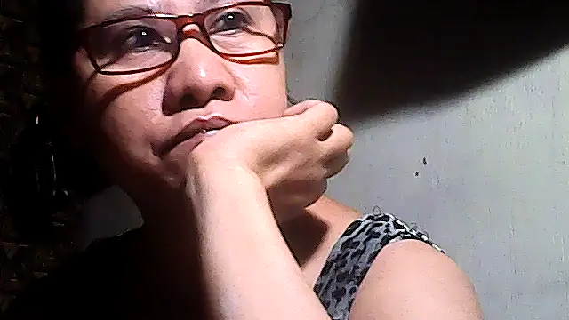 Snapshot of sweetsosie18 chatting on May 30, 12:41 am sweetsosie18 online show from May 30, 12:41 am