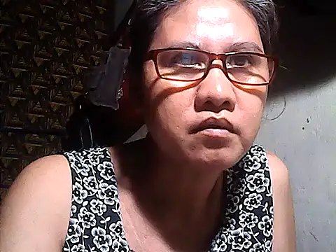 Snapshot of sweetsosie18 chatting on May 30, 12:46 pm sweetsosie18 online show from May 30, 12:46 pm