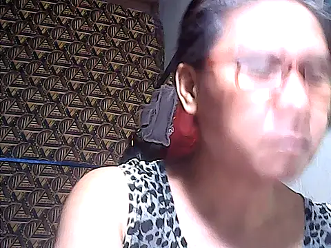 Snapshot of sweetsosie18 chatting on May 31, 4:14 pm sweetsosie18 online show from May 31, 4:14 pm