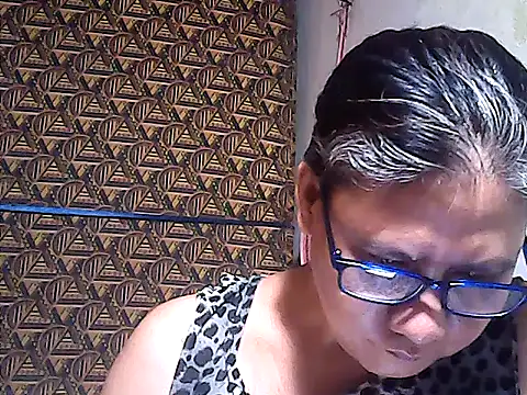 sweetsosie18 online show from July 1, 5:31 am