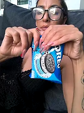 amanilouve online show from March 2, 10:45 am