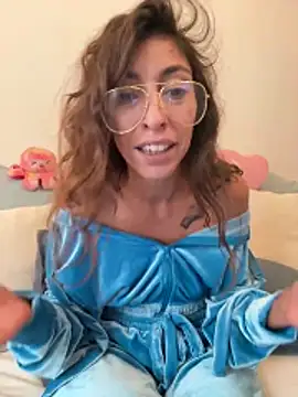 amanilouve online show from October 15, 12:49 pm