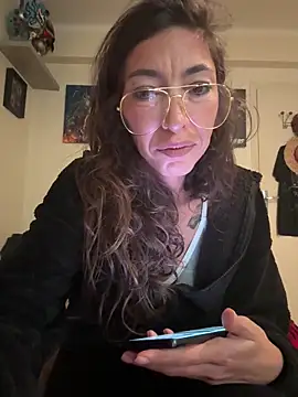 amanilouve online show from November 9, 8:45 am