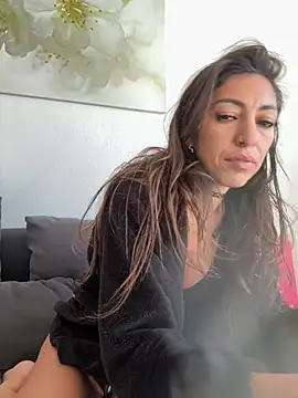 amanilouve online show from February 3, 8:52 am