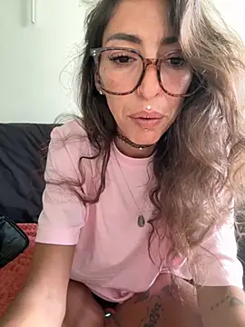 amanilouve online show from March 22, 1:58 pm