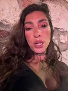 amanilouve online show from April 12, 9:42 pm