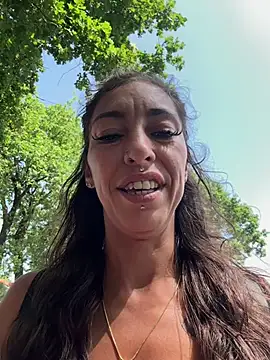 Snapshot of amanilouve chatting on May 28, 10:34 am amanilouve online show from May 28, 10:34 am
