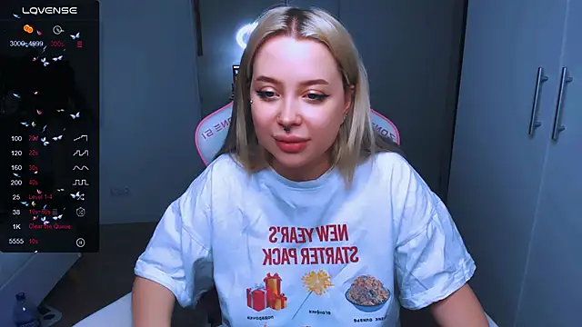 MonaLauu online show from January 31, 2:39 pm