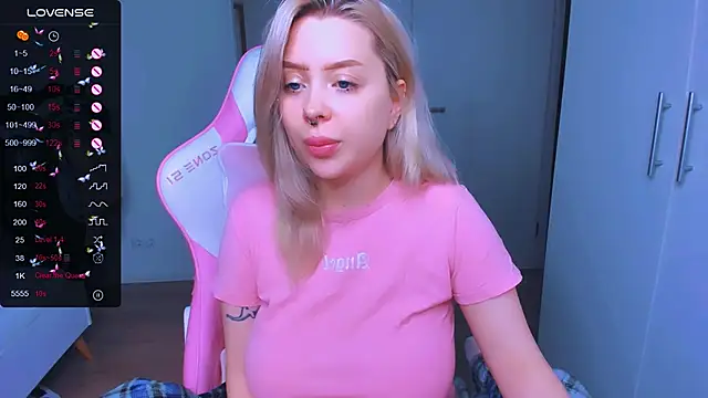 MonaLauu online show from February 5, 6:04 pm