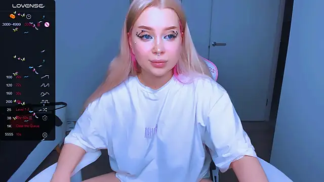 MonaLauu online show from March 11, 3:12 pm