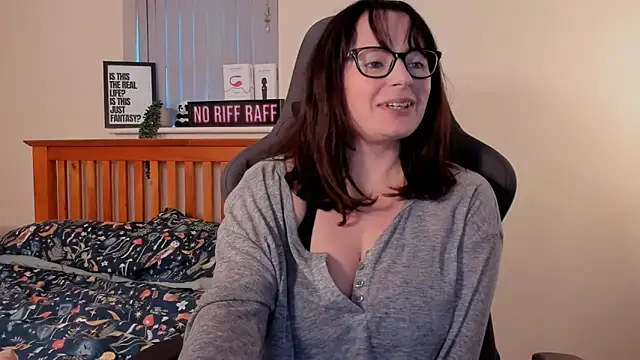 LucieWinters UK online show from January 6, 3:40 pm