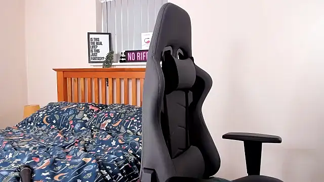 LucieWinters UK online show from March 19, 4:45 pm