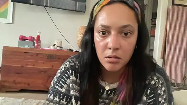 Snapshot of dreamyriri chatting on February 11, 10:48 pm dreamyriri online show from February 11, 10:48 pm