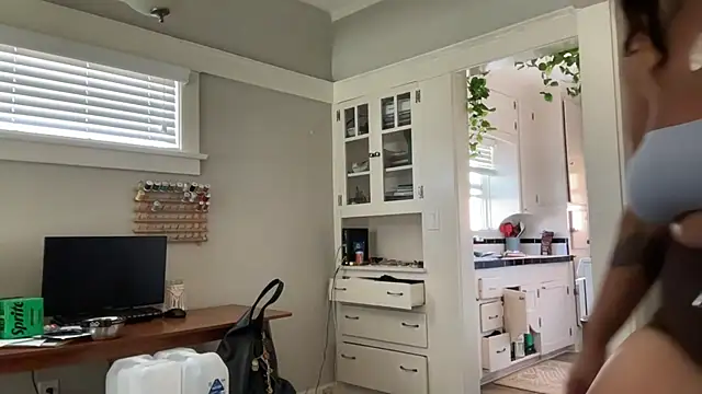 dreamyriri online show from April 11, 9:08 pm