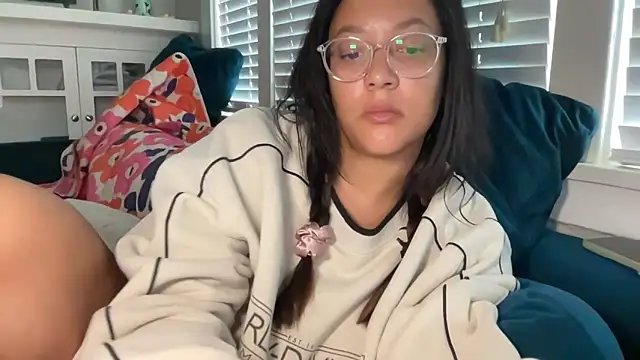 dreamyriri online show from May 27, 2:14 pm