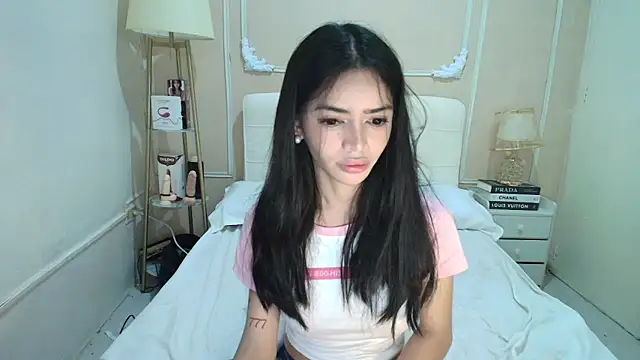 xTransQueenx online show from April 4, 3:31 pm