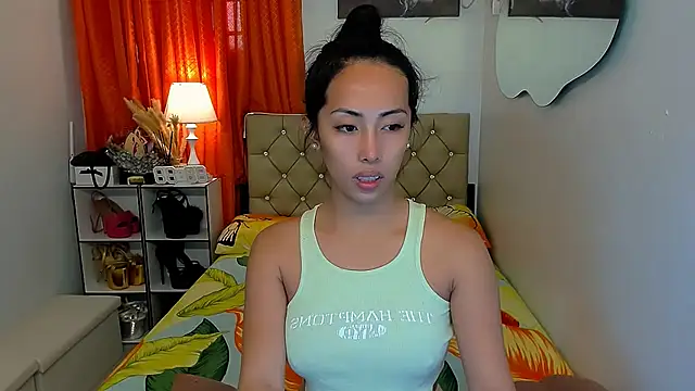 Snapshot of reighnempress chatting on January 22, 1:53 am reighnempress online show from January 22, 1:53 am