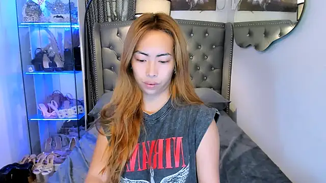 Snapshot of reighnempress chatting on September 9, 2:11 am reighnempress online show from September 9, 2:11 am