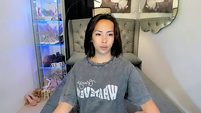 reighnempress online show from February 18, 12:50 am