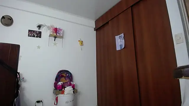 Snapshot of Moon_lunita chatting on May 21, 8:16 pm Moon lunita online show from May 21, 8:16 pm