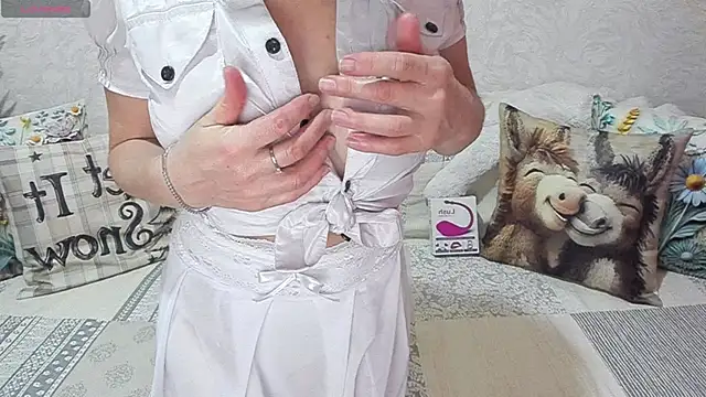 Snapshot of AgataFoxx chatting on March 1, 6:48 am AgataFoxx online show from March 1, 6:48 am