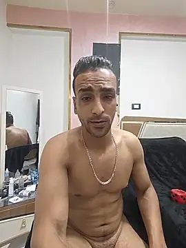 Snapshot of highguy chatting on July 5, 12:17 am highguy online show from July 5, 12:17 am