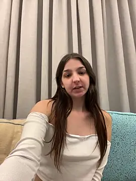 DoriDeluxe66 online show from January 13, 1:39 pm