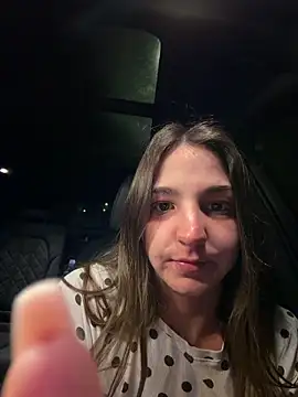 DoriDeluxe66 online show from February 6, 9:51 pm