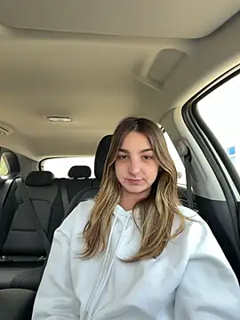 DoriDeluxe66 online show from April 9, 9:26 am