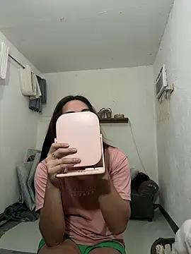 Snapshot of MarieLoveGlamorous chatting on March 4, 1:28 pm MarieLoveGlamorous online show from March 4, 1:28 pm