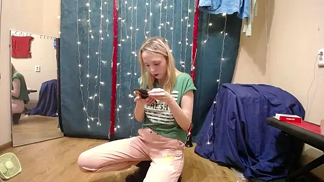 Snapshot of all_shades_dreams chatting on February 20, 5:40 pm all shades dreams online show from February 20, 5:40 pm