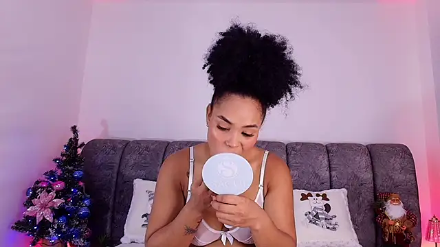 naia blessed online show from December 3, 7:12 pm