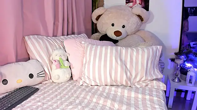 mia angel  online show from April 11, 12:15 am