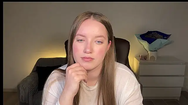 EvaMaddison online show from March 25, 4:57 pm