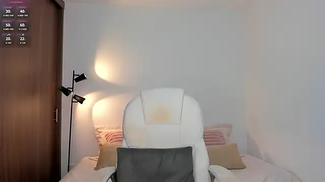 RebeccaBaxter online show from April 28, 12:09 am