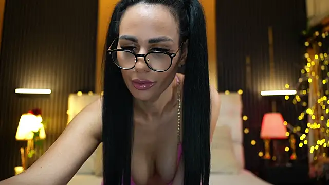 Snapshot of Lorettelorena chatting on June 21, 4:37 am Lorettelorena online show from June 21, 4:37 am
