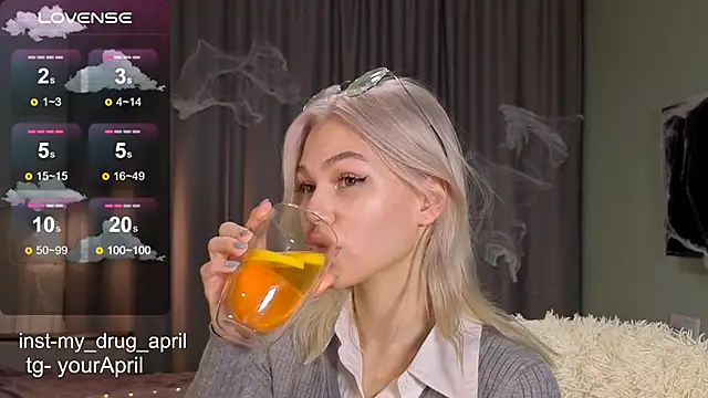 Snapshot of MyApril chatting on October 24, 5:26 am MyApril online show from October 24, 5:26 am