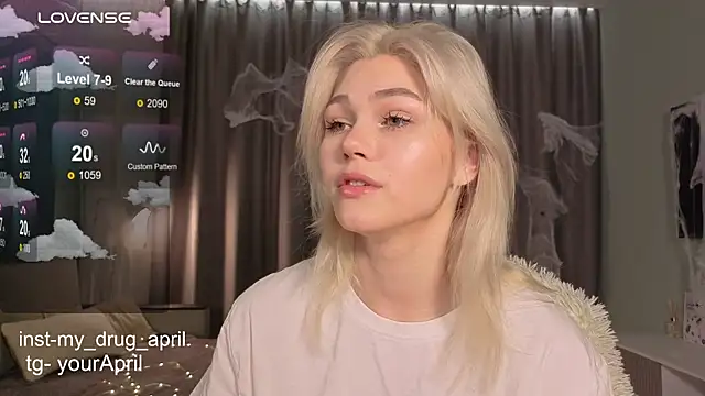 Snapshot of MyApril chatting on October 28, 2:15 am MyApril online show from October 28, 2:15 am