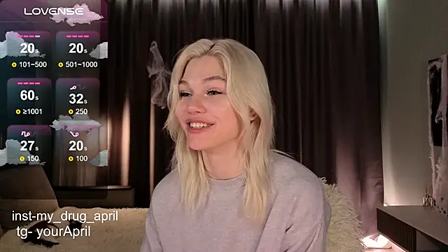 Snapshot of MyApril chatting on November 4, 1:05 am MyApril online show from November 4, 1:05 am