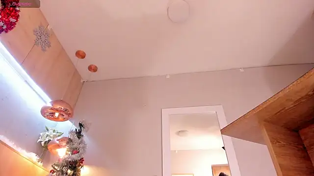 Snapshot of bonie_lov chatting on December 21, 11:13 pm bonie lov online show from December 21, 11:13 pm