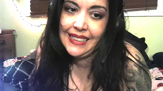 Snapshot of Mistimoon chatting on December 1, 9:14 am Mistimoon online show from December 1, 9:14 am