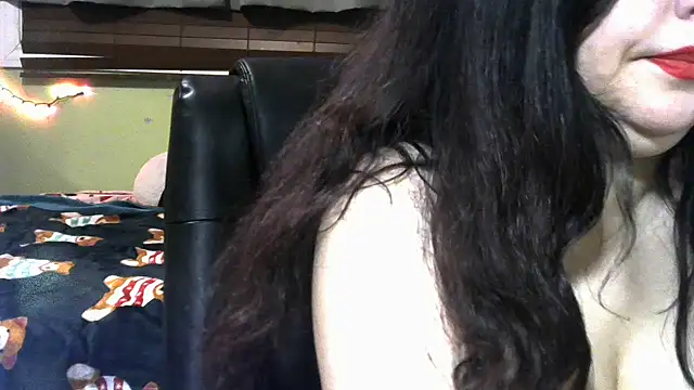 Snapshot of Mistimoon chatting on December 21, 8:10 am Mistimoon online show from December 21, 8:10 am