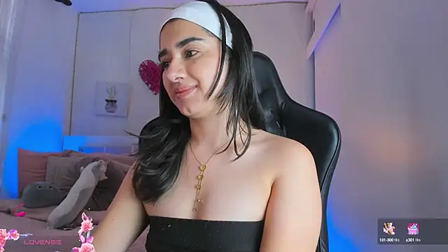 annadu011 online show from March 4, 8:16 pm