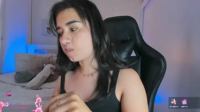 annadu011 online show from March 16, 5:17 pm