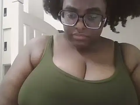 Snapshot of MissCC99 chatting on February 11, 5:37 am MissCC99 online show from February 11, 5:37 am