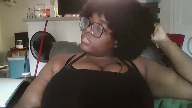 Snapshot of MissCC99 chatting on October 6, 5:32 pm MissCC99 online show from October 6, 5:32 pm