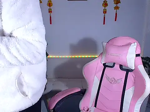 Snapshot of plysaithailand chatting on February 9, 12:47 am plysaithailand online show from February 9, 12:47 am