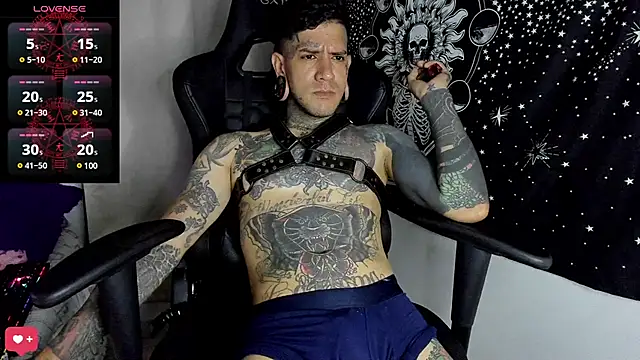 Snapshot of josh__ackerman chatting on January 12, 10:33 pm josh ackerman online show from January 12, 10:33 pm